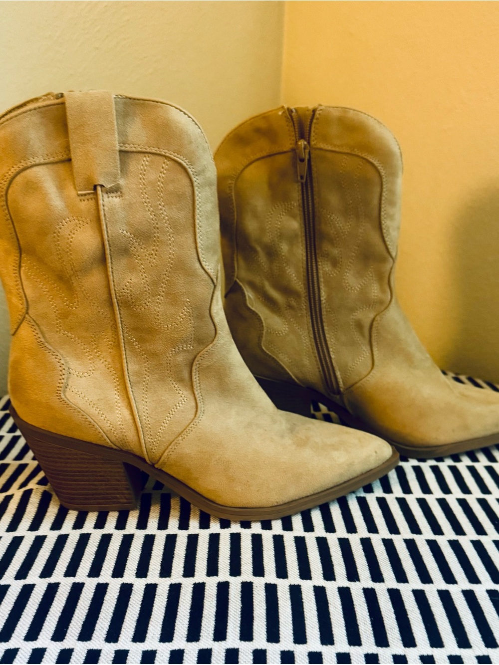 Universal Thread Beige Suede Western Ankle Boots